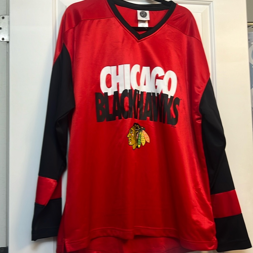 Men’s Chicago Blackhawks LS Jersey Type Shirt. XL